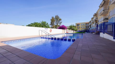 Property building, Day, Pool view, Swimming pool