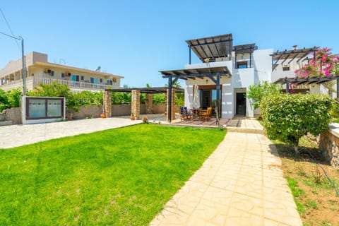 Patio, Facade/entrance