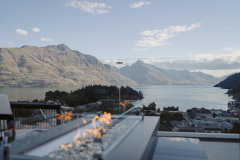Balcony/Terrace, Lake view, Mountain view