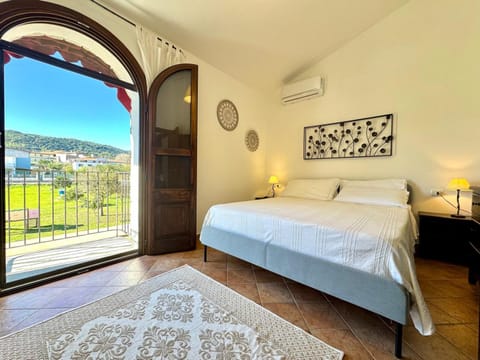 Bed, View (from property/room), Balcony/Terrace, Photo of the whole room, Bedroom, air conditioner