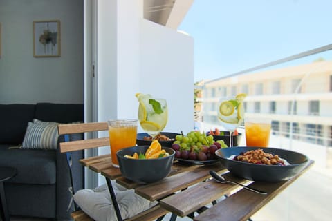 Property building, View (from property/room), Balcony/Terrace, Balcony/Terrace, Food and drinks, Dining area, Food