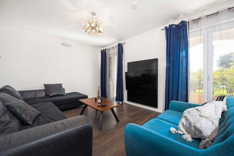 Communal lounge/ TV room, Living room