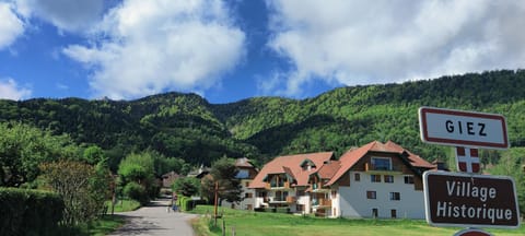Property building, Neighbourhood