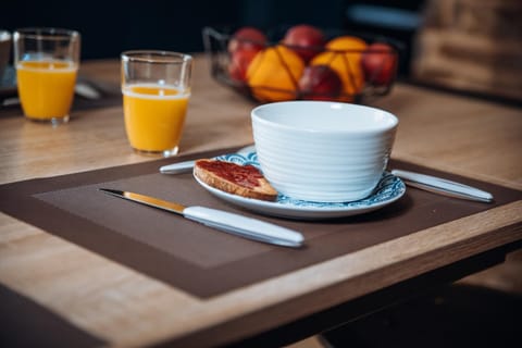 maison quartier médiéval au pied du château FOUGERES House in Fougères
