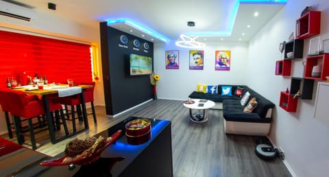 TV and multimedia, Living room, Seating area, Dining area, air conditioner