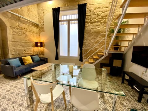TV and multimedia, Living room, Dining area