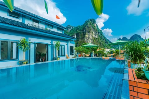 Natural landscape, Mountain view, Pool view, Swimming pool