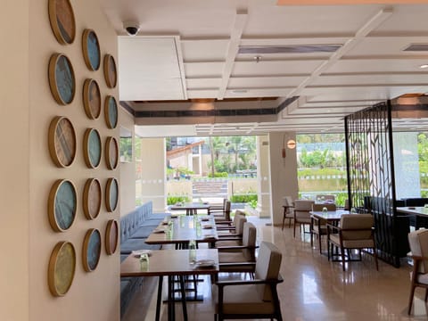 Restaurant/places to eat, Restaurant/places to eat