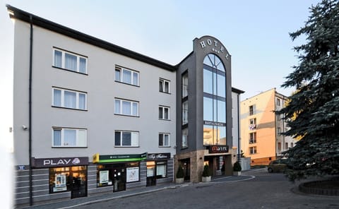 Facade/entrance