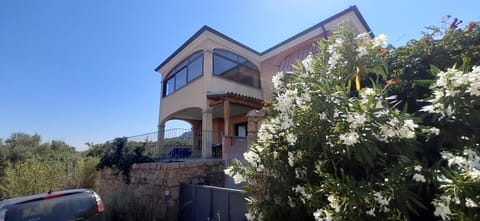 Property building, Garden, Garden view, Parking
