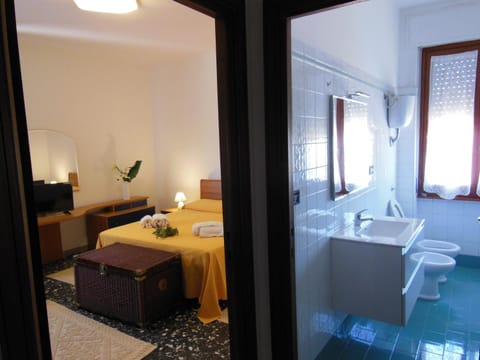 Bathroom, Photo of the whole room