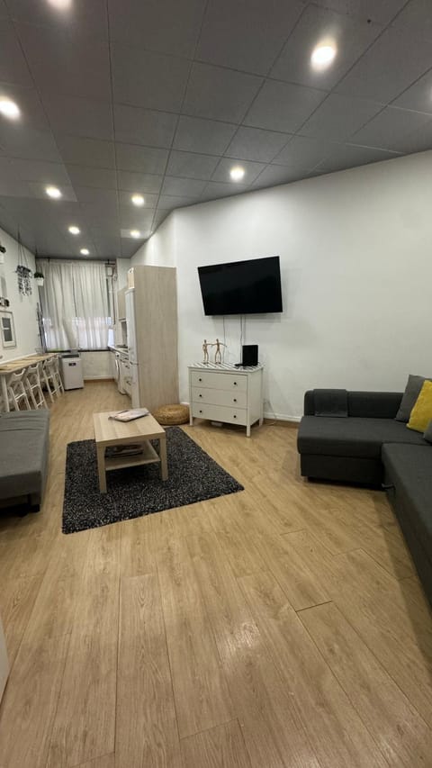 Palacio Real Citymad Apartment in Centro