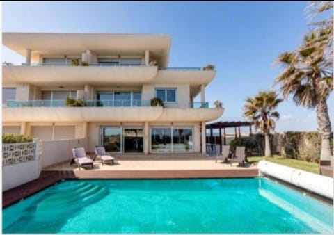 Property building, Patio, Facade/entrance, Garden, Garden, Balcony/Terrace, Balcony/Terrace, Photo of the whole room, On site, Pool view, Area and facilities, Area and facilities, Swimming pool, Swimming pool