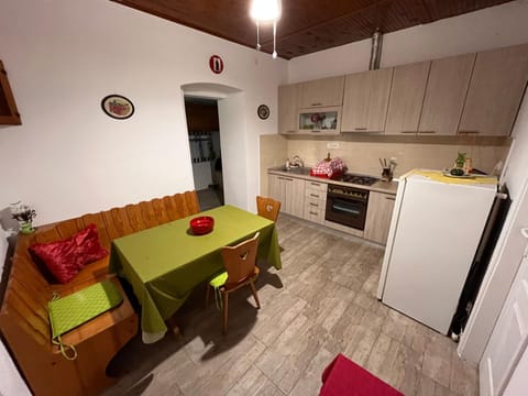 Kitchen or kitchenette, Dining area, dishwasher, pet friendly, stove, toaster