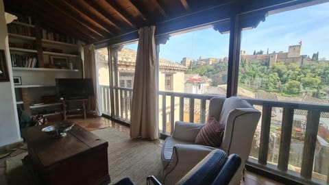 View (from property/room), Balcony/Terrace, Living room, Seating area, Dining area