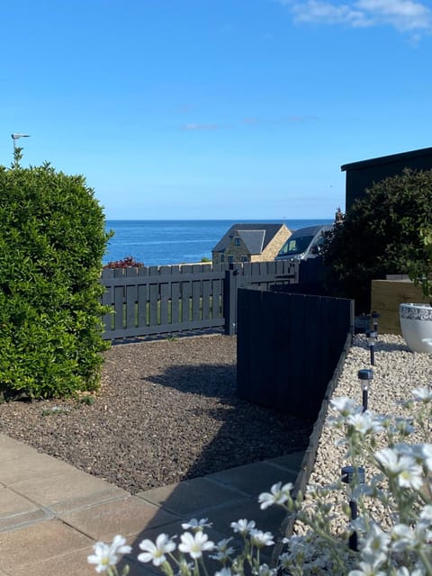 Patio, Sea view, Location