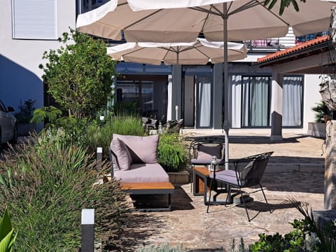 Property building, Seating area