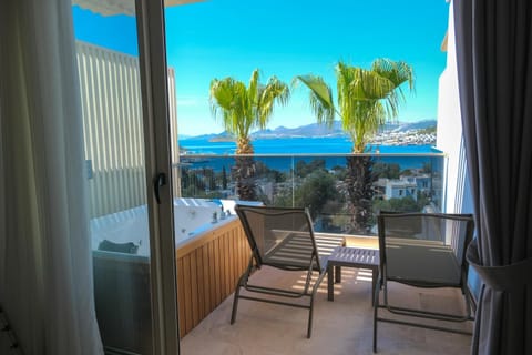 Day, View (from property/room), Balcony/Terrace, Living room, Sea view