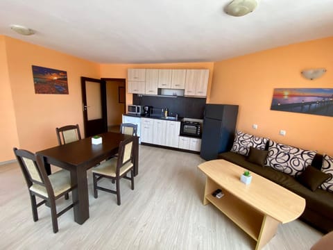 Kitchen or kitchenette, Living room, Seating area