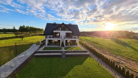 Property building, Natural landscape, Garden, Garden view, Sunrise, Sunset