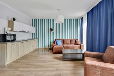 Kitchen or kitchenette, Living room, Photo of the whole room, Seating area, Area and facilities, minibar