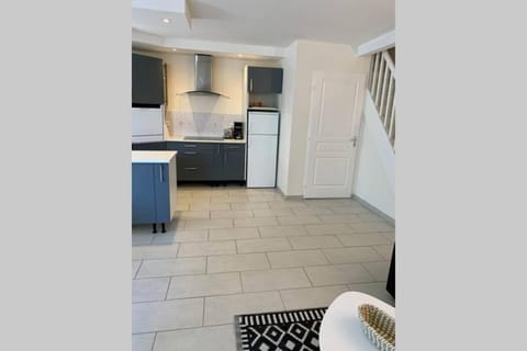 Appt 1 à 4 pers Cocoon,1,500 km sortie auto, 3 km Ctre Mâcon, PKG cour privée Apartment in Bourgogne-Franche-Comté