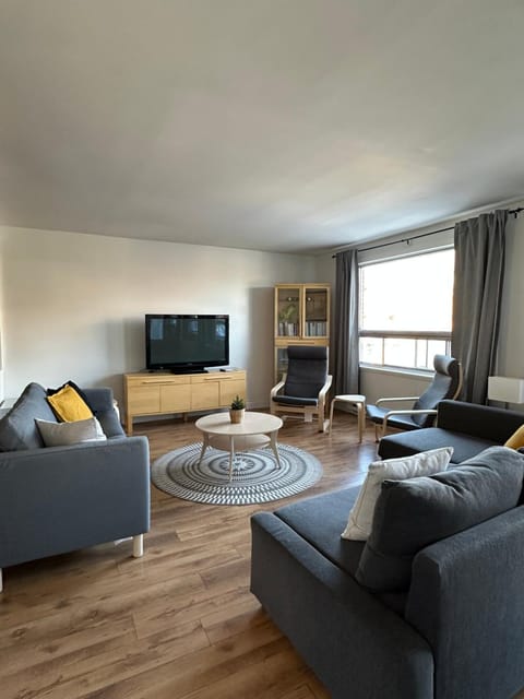 Communal lounge/ TV room, Living room