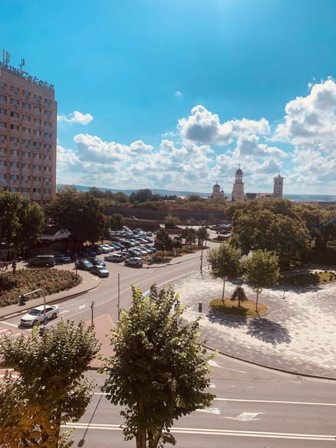 Day, Neighbourhood, Natural landscape, City view, Mountain view, Street view, Parking