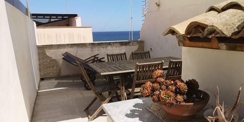 View (from property/room), Balcony/Terrace, Food and drinks, Seating area, Sea view