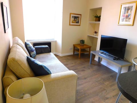 Fabulous location, One Bedroom West End Flat, just off Byres rd, close to SEC & Hydro Apartment in Glasgow