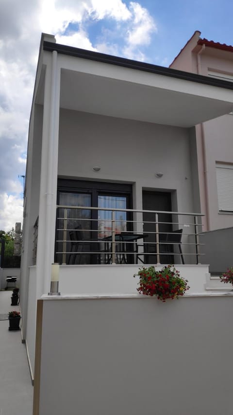 Amber Blue House in Nikiti