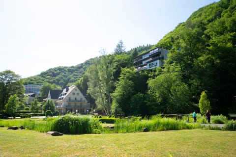 Property building, Nearby landmark, Spring, Day, Natural landscape, Garden, Garden view, Mountain view