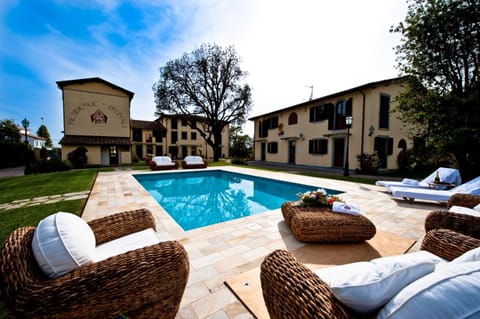 Property building, Day, Swimming pool