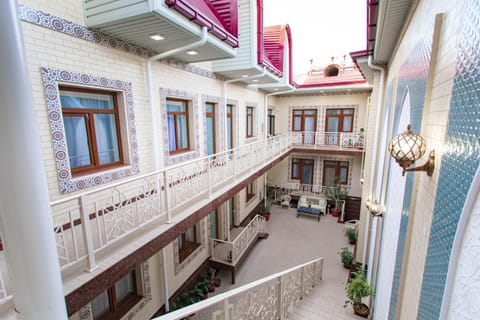 Property building, Day, Balcony/Terrace