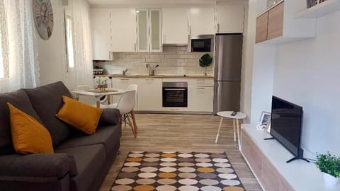 TV and multimedia, Kitchen or kitchenette, Living room, Dining area, dishwasher, minibar, oven, pet friendly