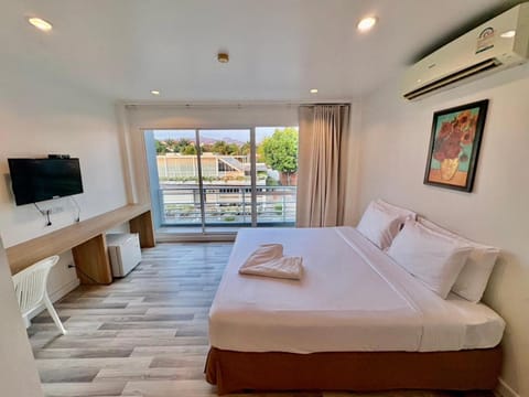 Photo of the whole room, Bedroom, Guests