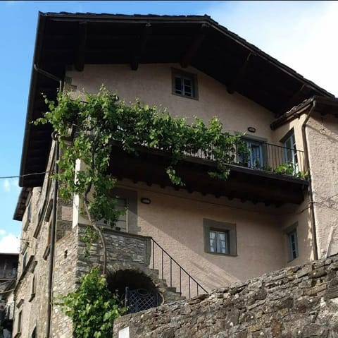 Property building, Facade/entrance, Day