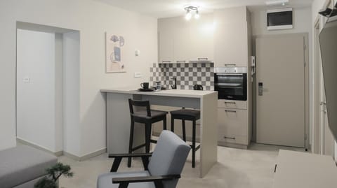 Kitchen or kitchenette, Dining area, dishwasher, pet friendly, stove