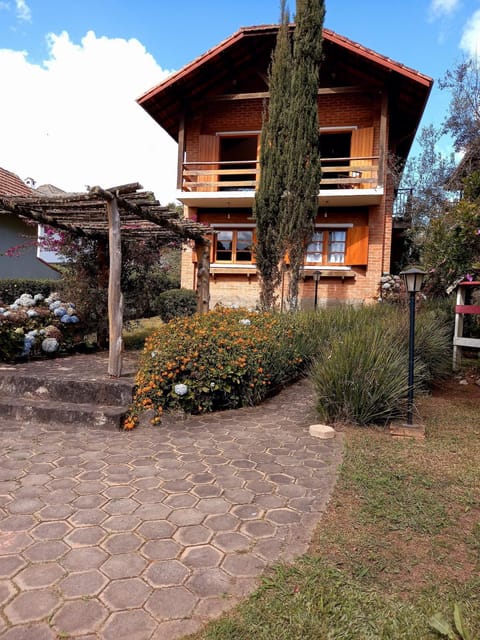 Property building, Garden, Garden, Balcony/Terrace
