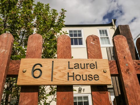 Laurel House House in England