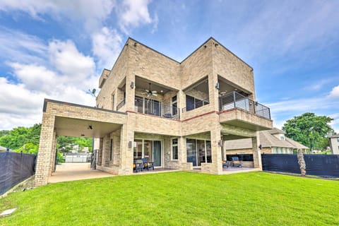 Waterfront Home about 4 Mi to Oaklawn Racing Casino! House in Lake Hamilton