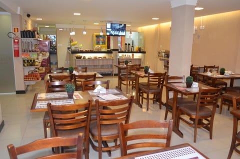 Restaurant/places to eat, Buffet breakfast
