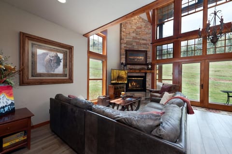 Elkpoint Unit 11 House in Purgatory