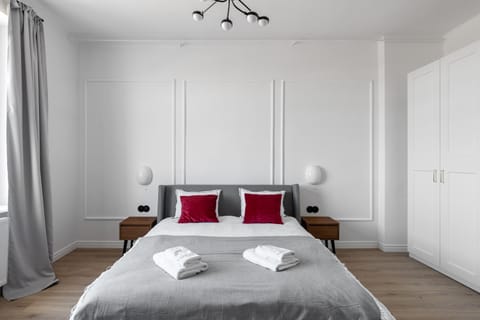 Bed, Photo of the whole room, Bedroom, towels, wardrobe