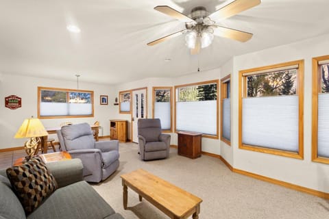 1494OAK Cliff Top Condo House in Ouray