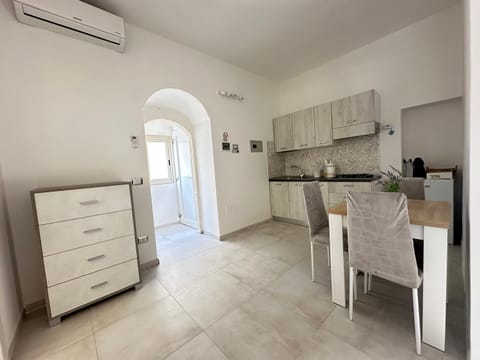 Day, Kitchen or kitchenette, Living room, Dining area, Dinner, Dinner, stove, kitchen, kitchen, air conditioner