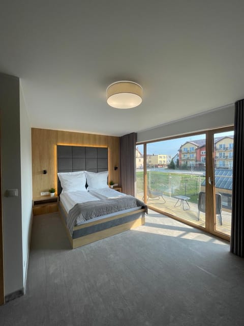 Bed, Natural landscape, Photo of the whole room, Bedroom