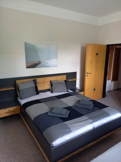 Bedroom, Family
