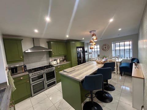 Dining area, kitchen