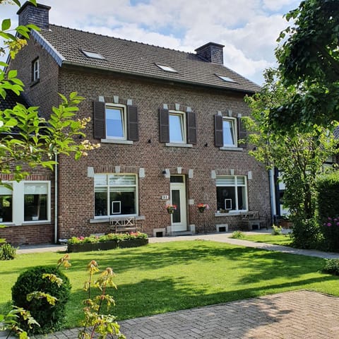 B&B Vroelen-Noorbeek Bed and Breakfast in Limburg (province)